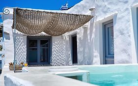 Living Theros Luxury Suites